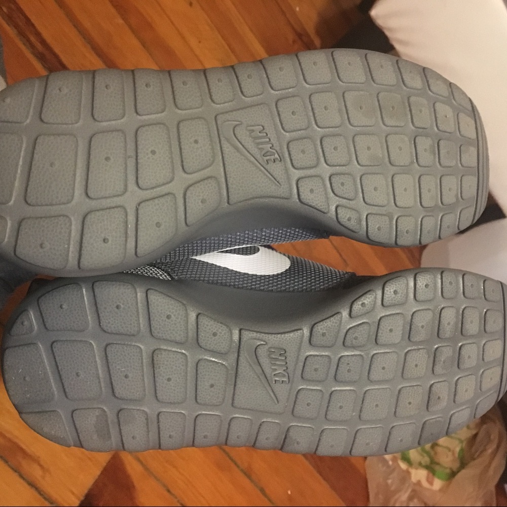Nike All Gray Silver Roshe One - Picture 3 of 4